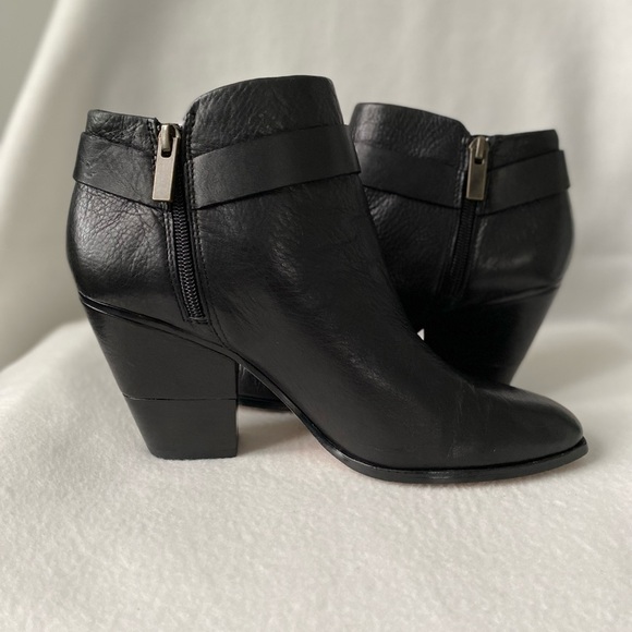 Dolce Vita Size 9 1/2 Black Leather Ankle Boots - Picture 3 of 15